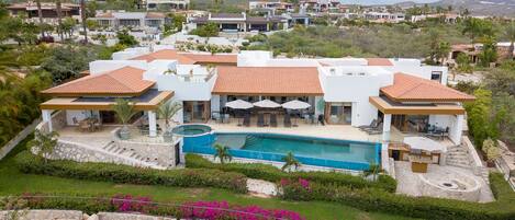 Kolam renang outdoor