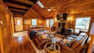 Smart-TV, Kamin, Stereoanlage