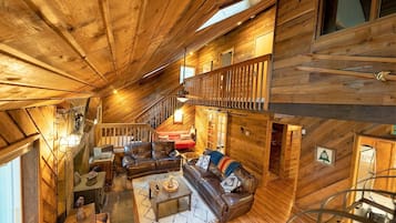 Smart TV, chimenea y estéreo