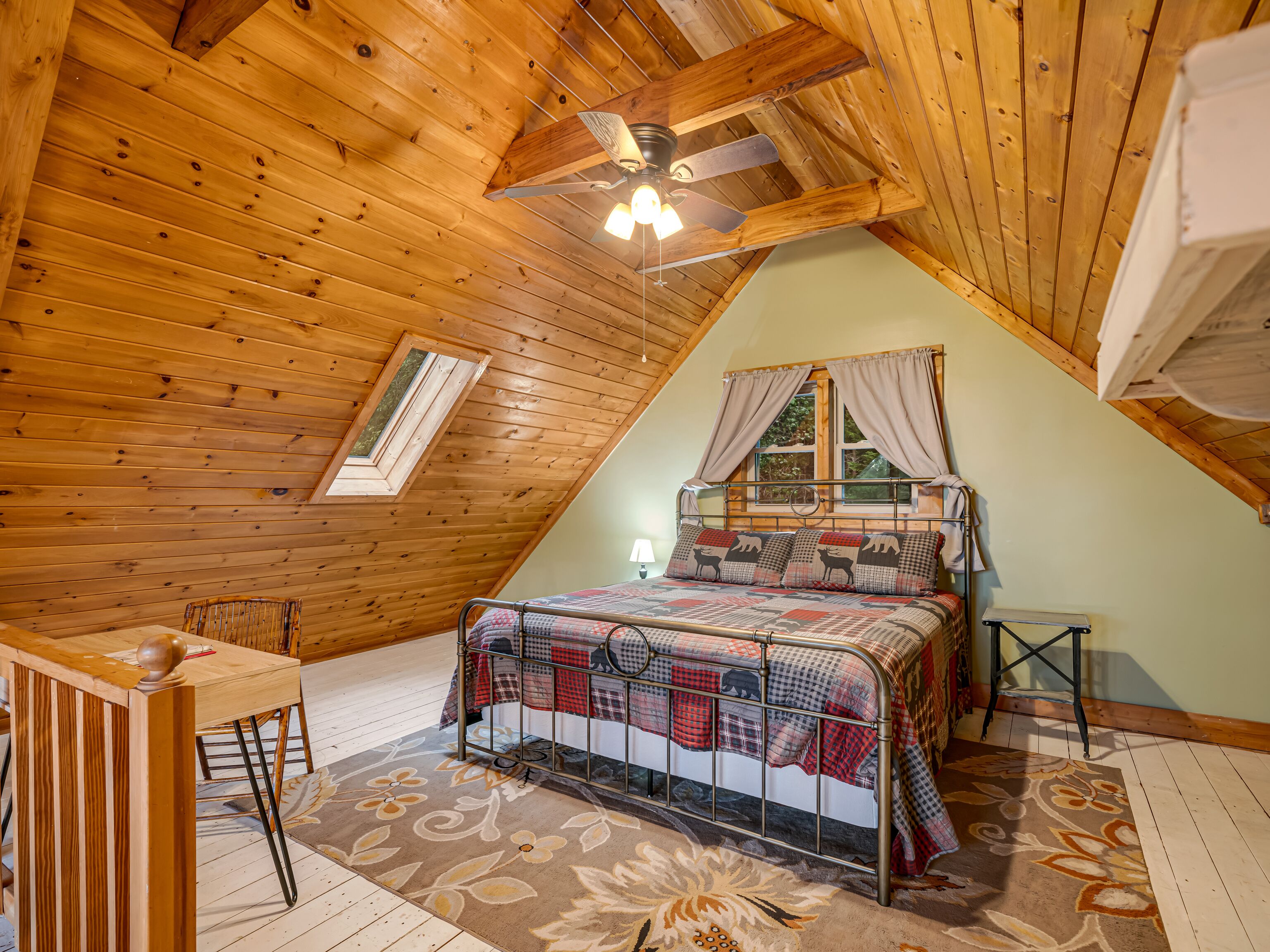 2 多间卧室、办公桌、熨斗/熨衣板、WiFi