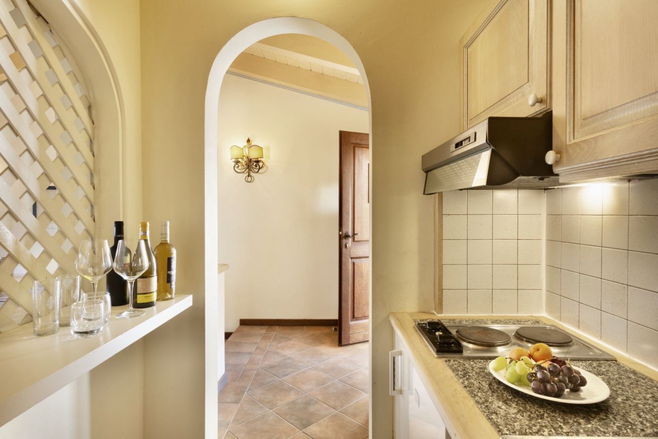 Frigorifero, microonde, piano cottura, macchina per tè/caffè