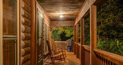 Luxury Cabin 45 Min to Asheville |Hot Tub|Fire pit