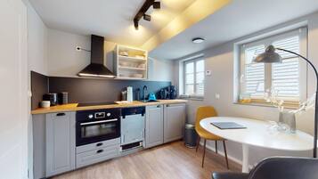 Fridge, stovetop, dishwasher, coffee/tea maker