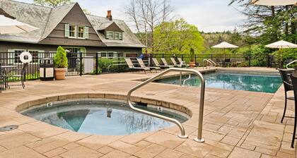 Two-story townhome with forest/mountain view, gas fireplace, pool, gym & saunas