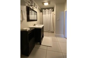 Badekar, hårtørrer, håndklæder, Sæbe