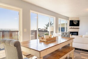 تلفزيون ذكي، مدفأة، كُتُب