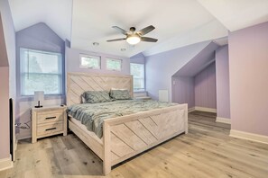 3 bedrooms, WiFi, bed sheets - Updated North Beach Cottage: Pet Friendly! (North Beach)