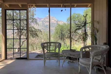 Intérieur. MOUNTAIN TOP WITH 4 ACRES AND SPECTACULAR VIEWS WITH HOT TUB