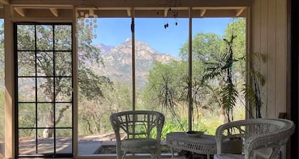 MOUNTAIN TOP WITH 4 ACRES AND SPECTACULAR VIEWS WITH HOT TUB