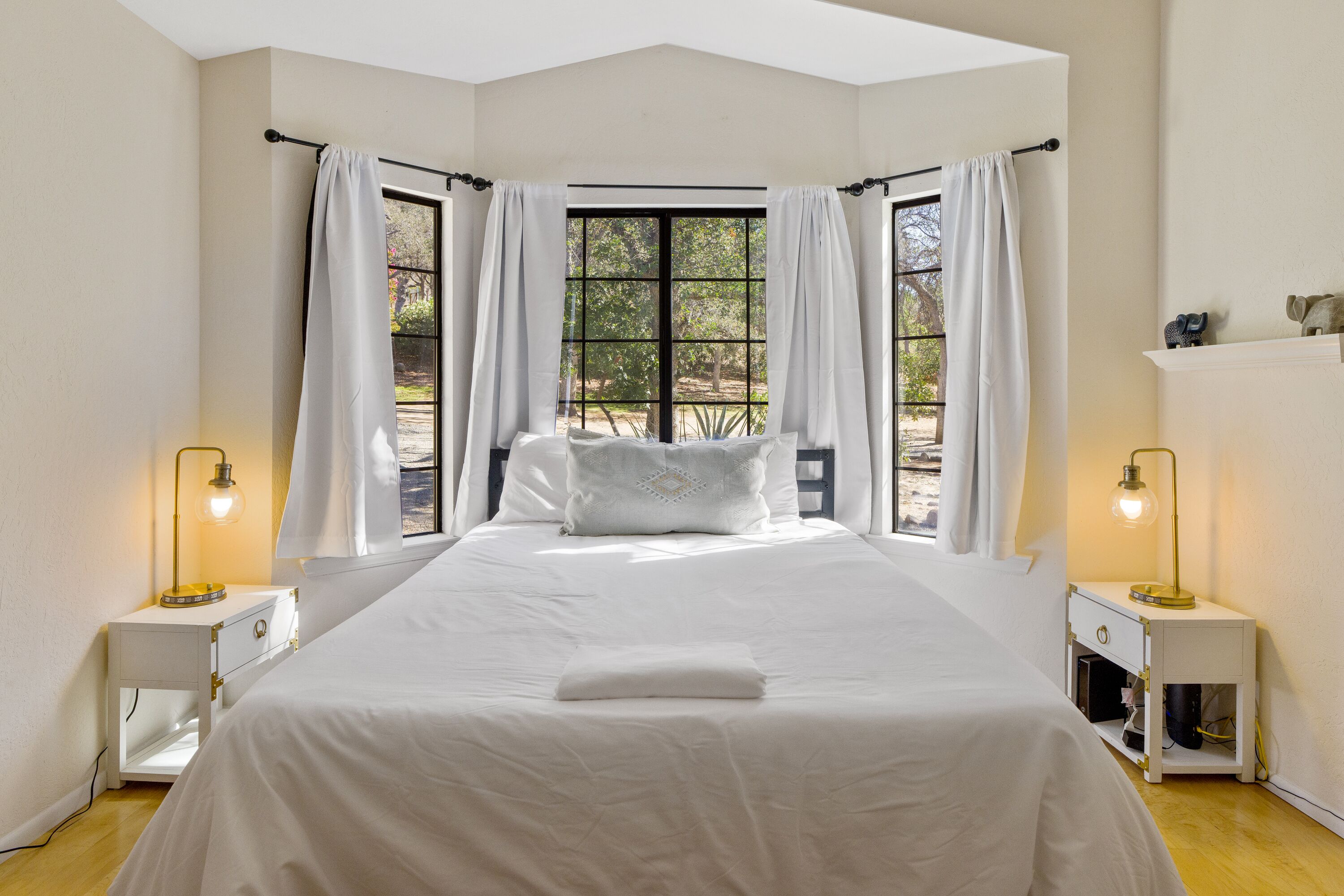 3 bedrooms, travel crib, WiFi (free), bed sheets