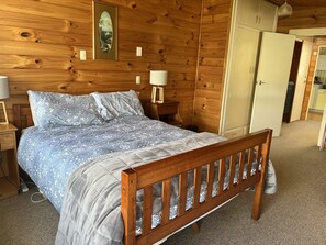 3 bedrooms, iron/ironing board, travel cot, free WiFi