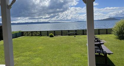 Daydream House, Peaceful, sunrise/set views across the lake