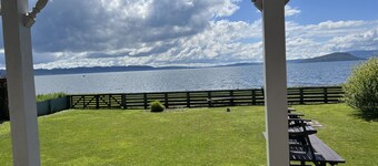 Daydream House, Peaceful, sunrise/set views across the lake