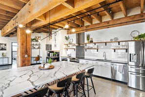 Fridge, microwave, oven, stovetop - L'Etoile du Nord | The Brix | Pool in Canal Park! (Duluth)