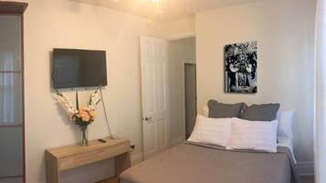 3 bedrooms, iron/ironing board, free WiFi