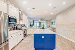 冰箱、微波炉、烤箱、炉灶