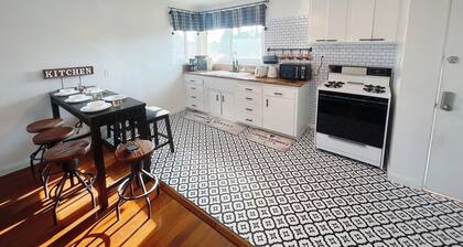 A Cozy Guesthouse in Central O.C.