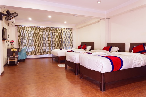 Quarto família | Escrivaninha, Wi-Fi de cortesia, roupa de cama