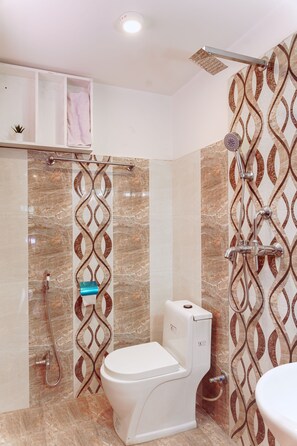 Family Room | Bathroom | Shower, slippers, bidet, towels - Sweet Inn (Bhaktapur)