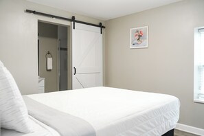 7 bedrooms, WiFi, bed sheets