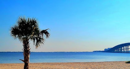 PERFECT LOCATION family friendly, walk to beach, close to casinos