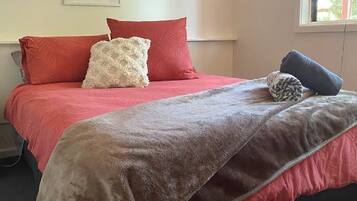 2 bedrooms, desk, iron/ironing board, free WiFi