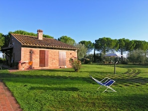 Apartment | 2 bedrooms, Internet - Rosehip apt With Shared Pool (Castiglione del Lago)