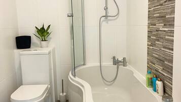 Apartment (2 Bedrooms) | Bathroom