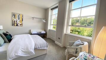 Apartemen (2 Bedrooms) | 2 kamar tidur dan seprai linen