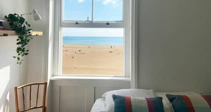 Spacious 2BD Flat With Stunning Views Folkestone