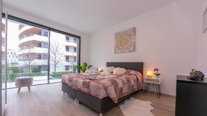 Ảnh chưa phân loại, 2 trong số 29 ảnh, nút