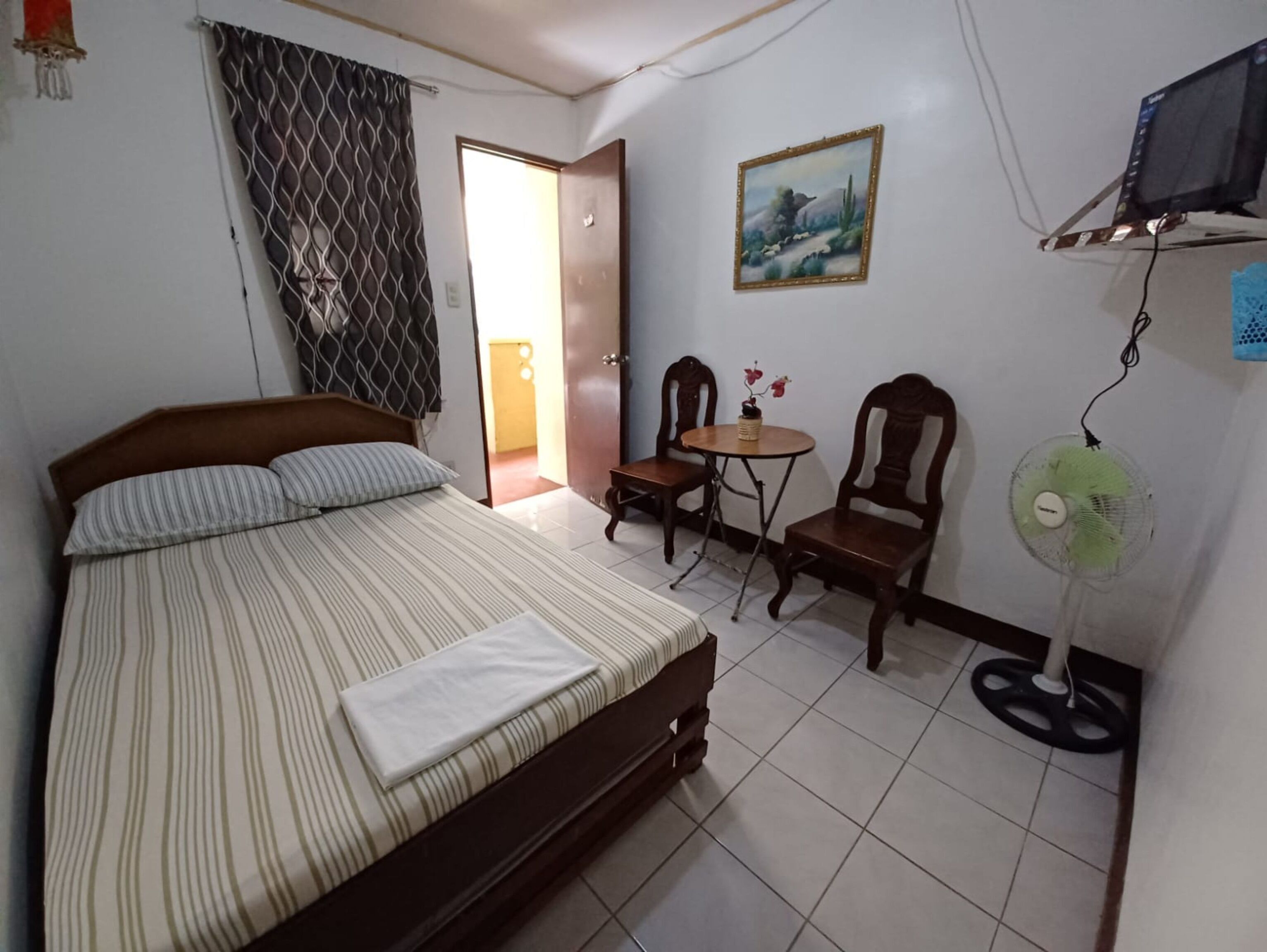 Free WiFi, bed sheets