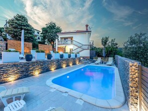 Seasonal outdoor pool, pool umbrellas, sun loungers - Apartments Marija (Matulji)