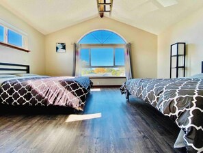 3 bedrooms, desk, iron/ironing board, free WiFi