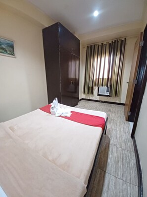 Free WiFi, bed sheets