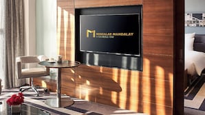 Suite Deluxe | Área de sala de estar | Smart TV