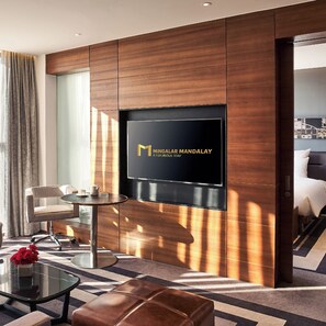 Deluxe suite | Woonruimte | Smart-tv