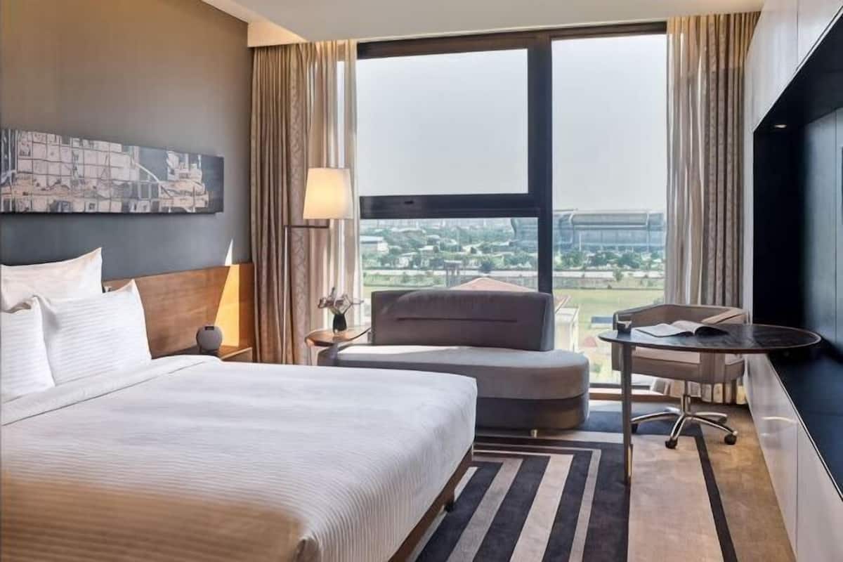 Premium bedding, minibar, desk, laptop workspace