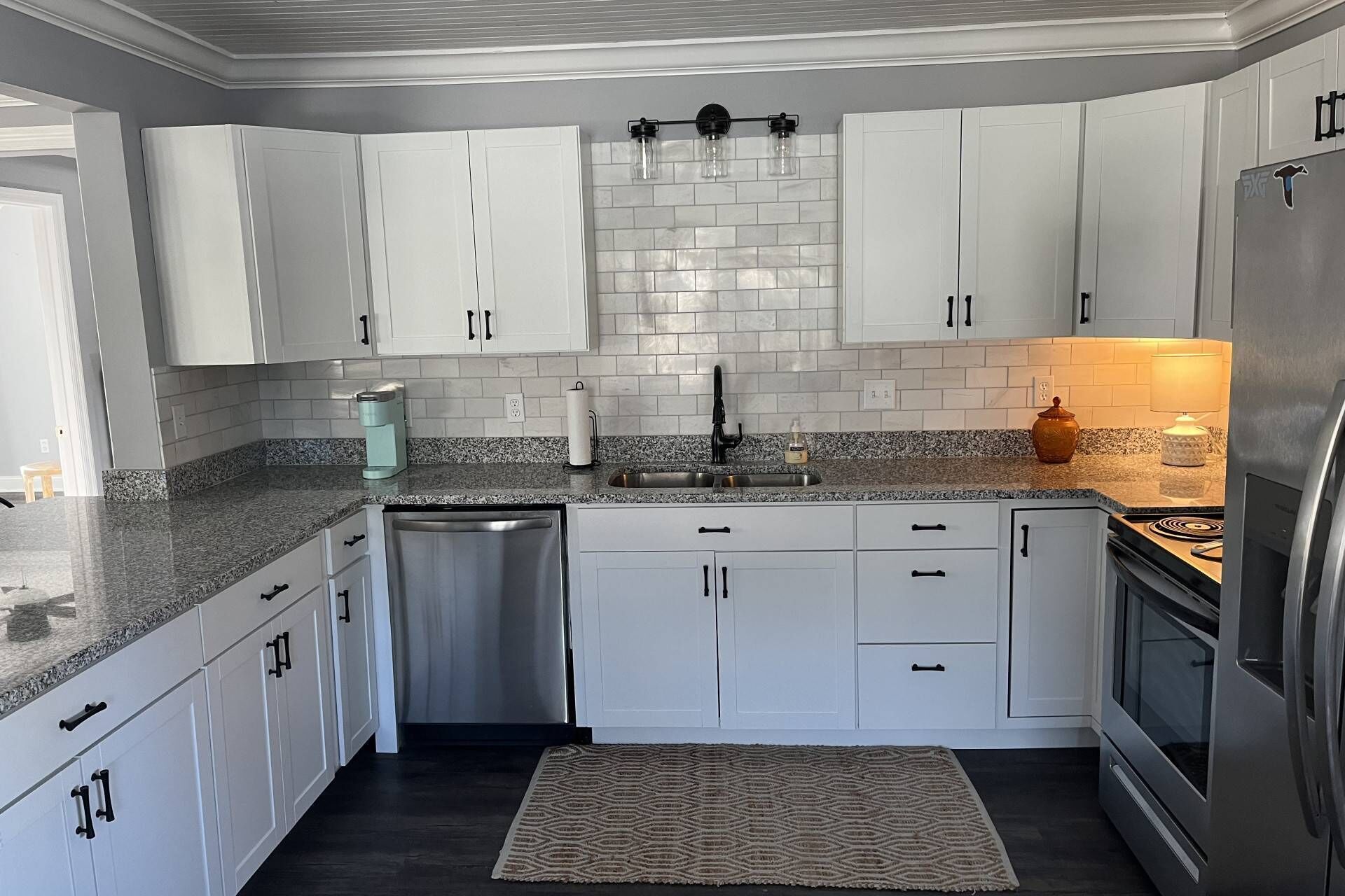 Fridge, microwave, stovetop, dishwasher