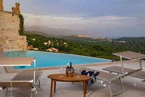 Pool - Amazing villa with pool, wellness and stunning view (Bribir)