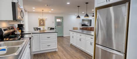 Fridge, oven, dishwasher, coffee/tea maker