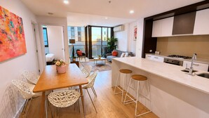 Căn hộ Premium | Khu vực ăn uống tại phòng