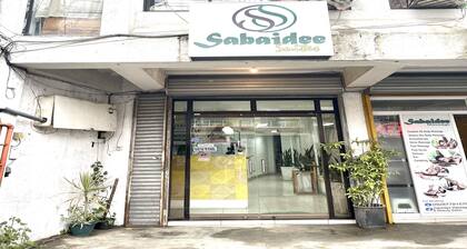 Super OYO 910 Sabaidee Suites