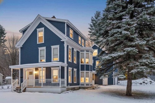 Charming 4-Bed Downtown Townhome 3-Min to Okemo