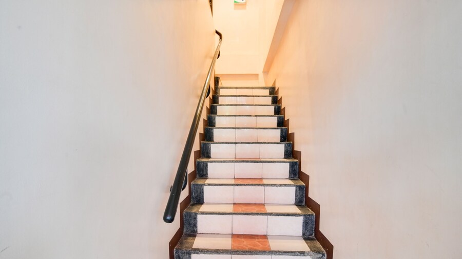 OYO 912 Fb Suites