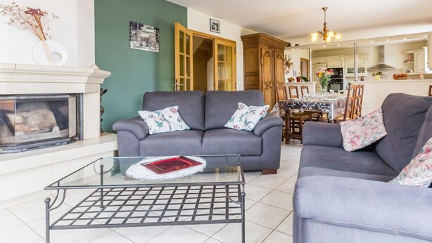 TV, table football - Spacious house with enclosed garden in Sainte-Mère-Église, pets allowed (Sainte-Mère-Église)