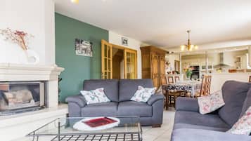 Télévision, baby-foot