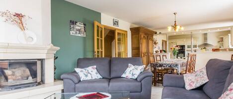 Télévision, baby-foot