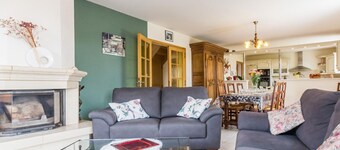 Spacious house with enclosed garden in Sainte-Mère-Église, pets allowed