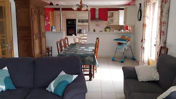 Télévision, baby-foot